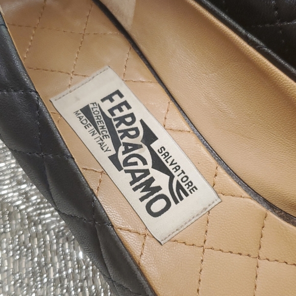 SOLD!!! FERRAGAMO "Vara" Quilted Pumps - Size 10 - Picture 7 of 9